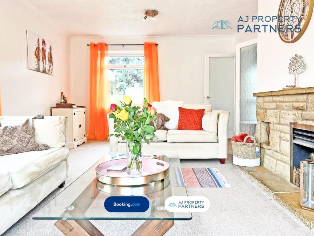 Premium Deal L Hill View Home L Last-Minute Offer L Cheltenham L Aj Properties L Perfect For Short Or Long Stays L 4Beds 4Bedrooms المظهر الخارجي الصورة