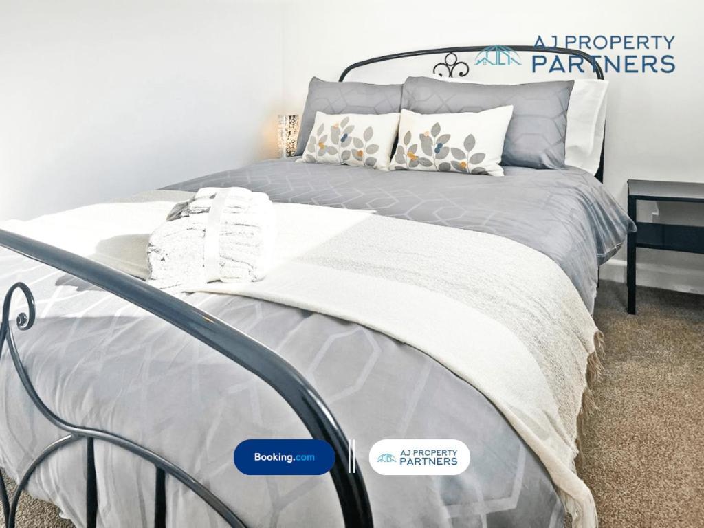 Premium Deal L Hill View Home L Last-Minute Offer L Cheltenham L Aj Properties L Perfect For Short Or Long Stays L 4Beds 4Bedrooms المظهر الخارجي الصورة